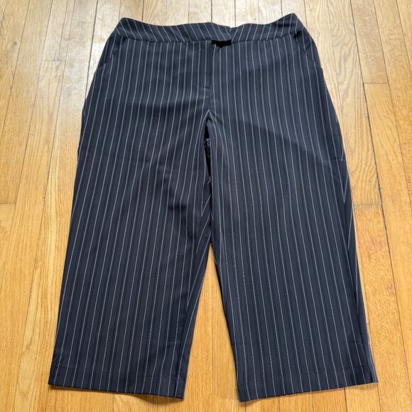 Tail Size 14 Black Pinstripe Livia Mid Rise Straight Leg Golf Crop Capri Pants - Picture 2 of 11